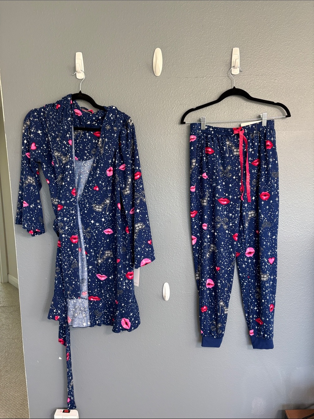 Betsey Johnson Starry Print Hooded Robe and Joggers with Pink Lips Size M/L & M